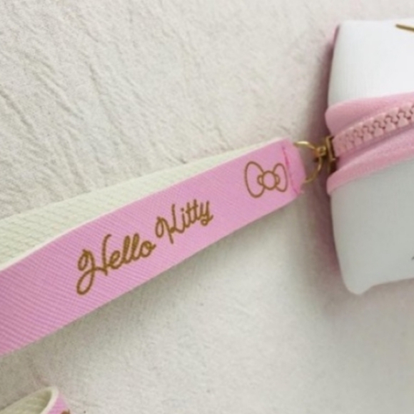 Sanrio Hello Kitty Travel Cosmetic Case Med Sm and FREE Hello Kitty earrings - Picture 2 of 7